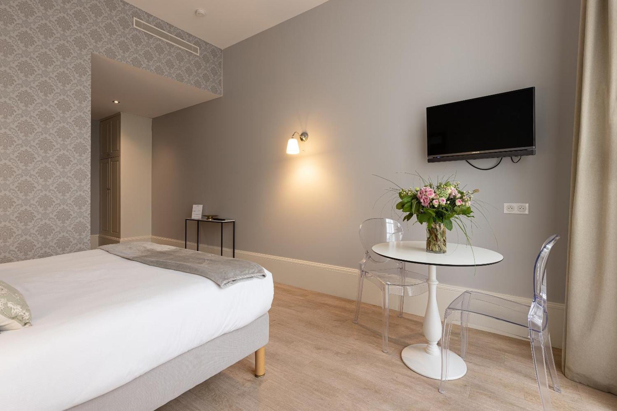La Maison Blanche - Apparthotels De Charme Chic & Cosy A 350M Du Coeur De Ville De Limoges - Acces Autonome Ruang foto